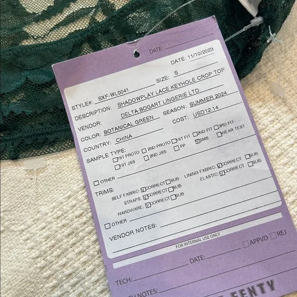 Savage x Fenty SHADOWPLAY LACE KEYHOLE CROP TOP Small New without tags - Picture 4 of 6